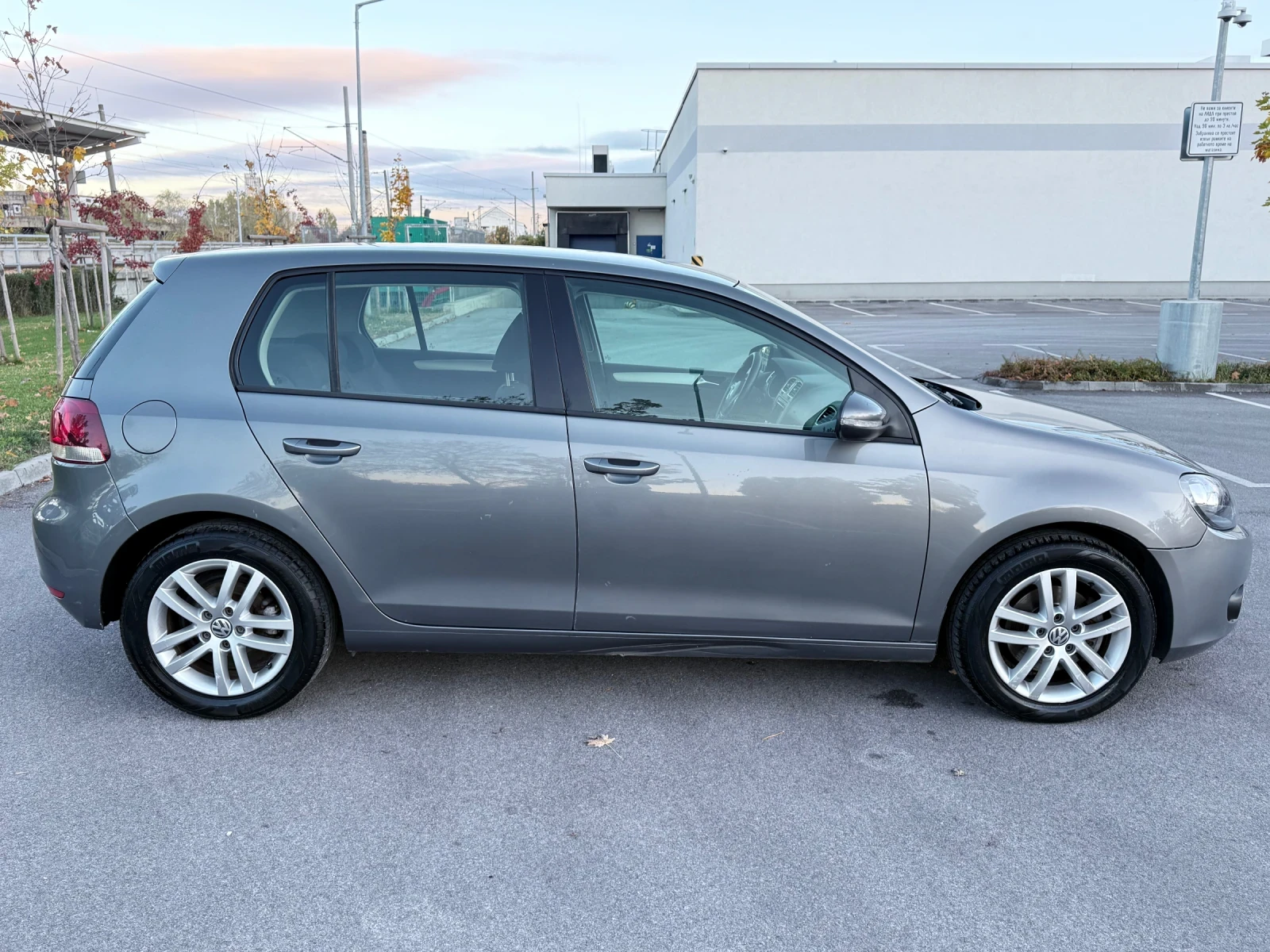 VW Golf * 2.0TDI* АТОМАТИК* НАВИГАЦИЯ* КЛИМАТРОНИК*  - изображение 5