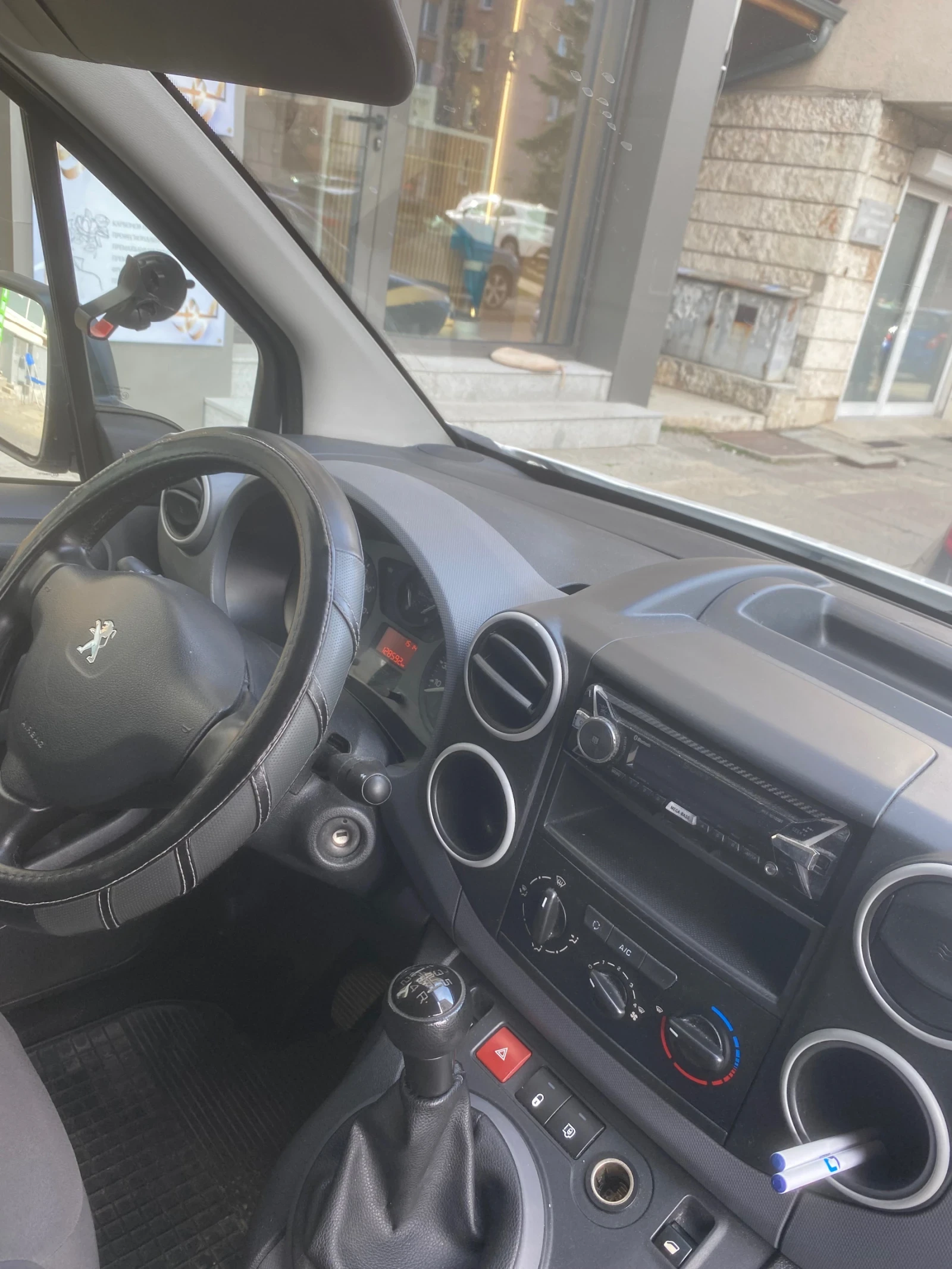 Peugeot Partner, снимка 8 - Автомобили и джипове - 53712333