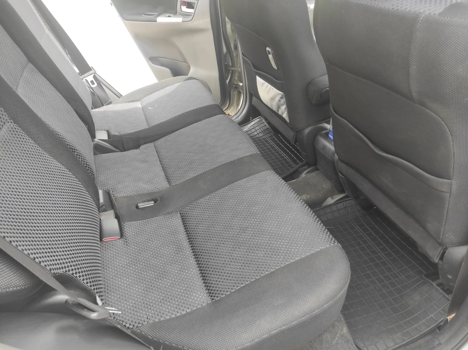 Toyota Corolla verso, снимка 10 - Автомобили и джипове - 54564503