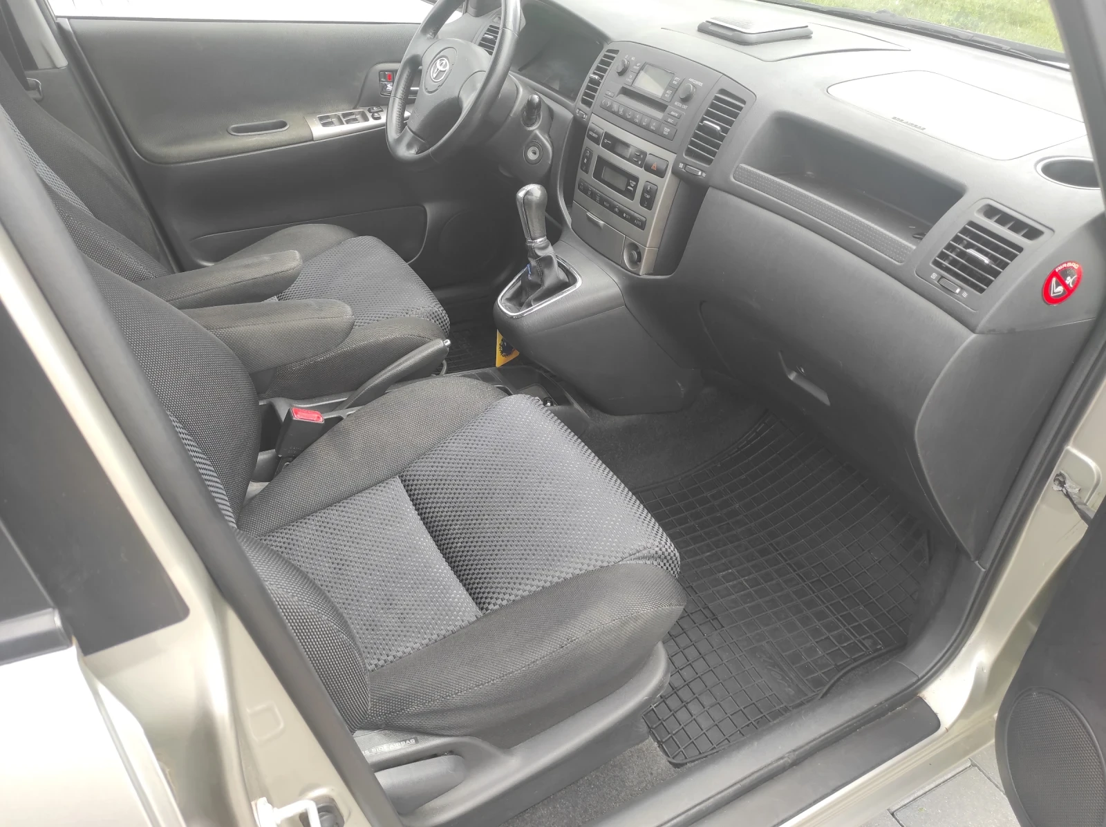 Toyota Corolla verso, снимка 9 - Автомобили и джипове - 54564503