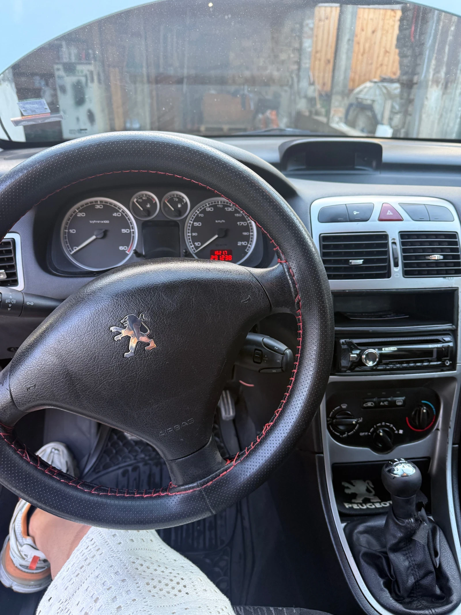 Peugeot 307 2.0HDI напълно обслужена, снимка 9 - Автомобили и джипове - 54692065