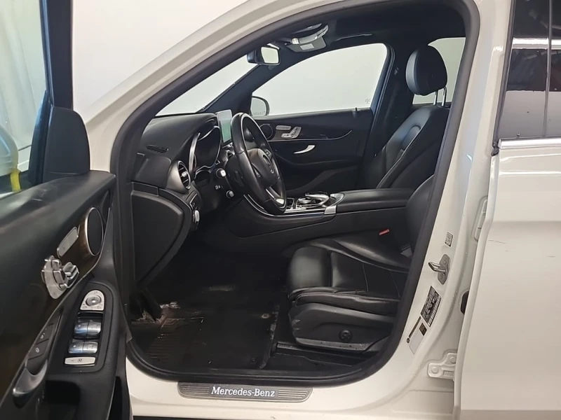 Mercedes-Benz GLC 300 * CARFAX * БЕЗ ПЪРВОНАЧАЛНА ВНОСКА, снимка 5 - Автомобили и джипове - 53336222