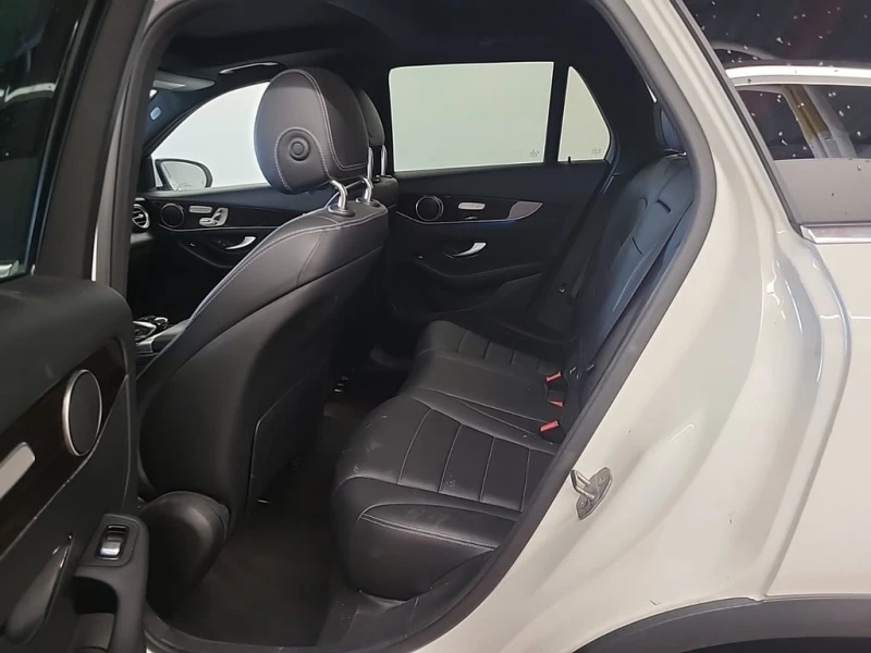 Mercedes-Benz GLC 300 * CARFAX * БЕЗ ПЪРВОНАЧАЛНА ВНОСКА, снимка 12 - Автомобили и джипове - 53336222