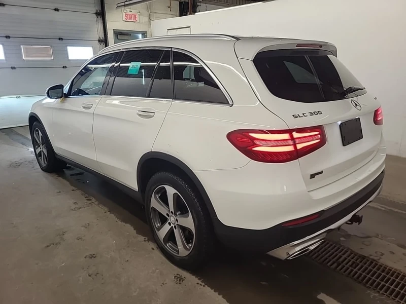 Mercedes-Benz GLC 300 * CARFAX * БЕЗ ПЪРВОНАЧАЛНА ВНОСКА, снимка 4 - Автомобили и джипове - 53336222