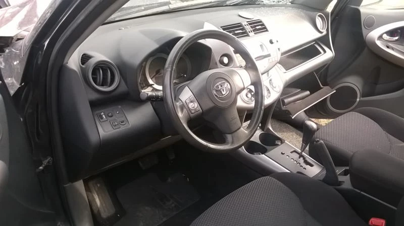 Toyota Rav4, снимка 6 - Автомобили и джипове - 49530094