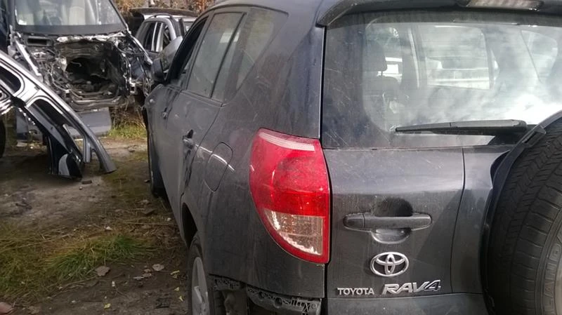 Toyota Rav4, снимка 7 - Автомобили и джипове - 49530094