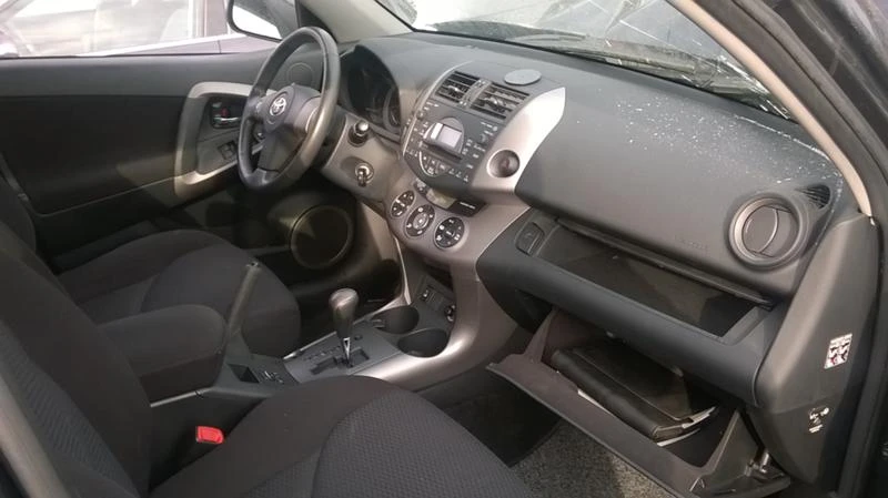 Toyota Rav4, снимка 8 - Автомобили и джипове - 49530094