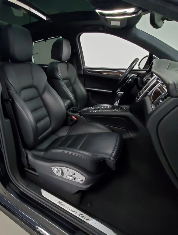 Porsche Macan Turbo AWD - изображение 9