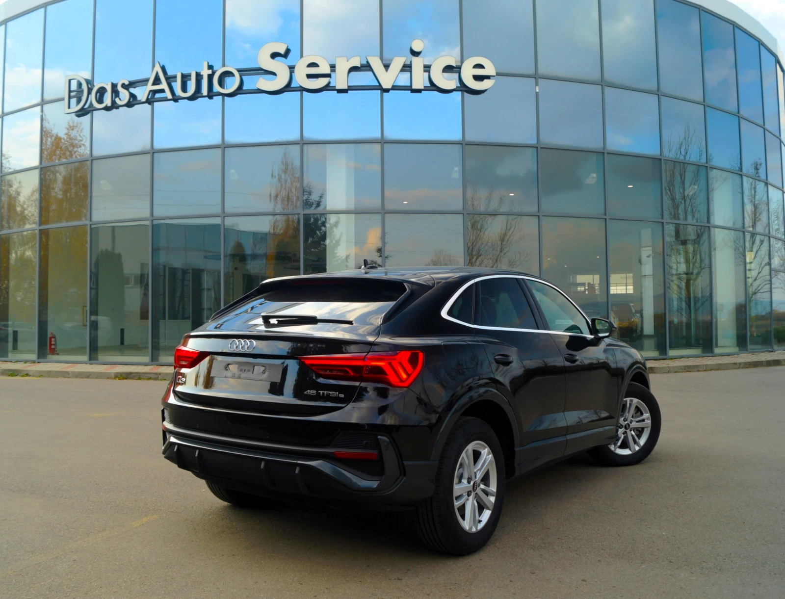 Audi Q3 Sportback E-tron / 45 TFSI - изображение 4