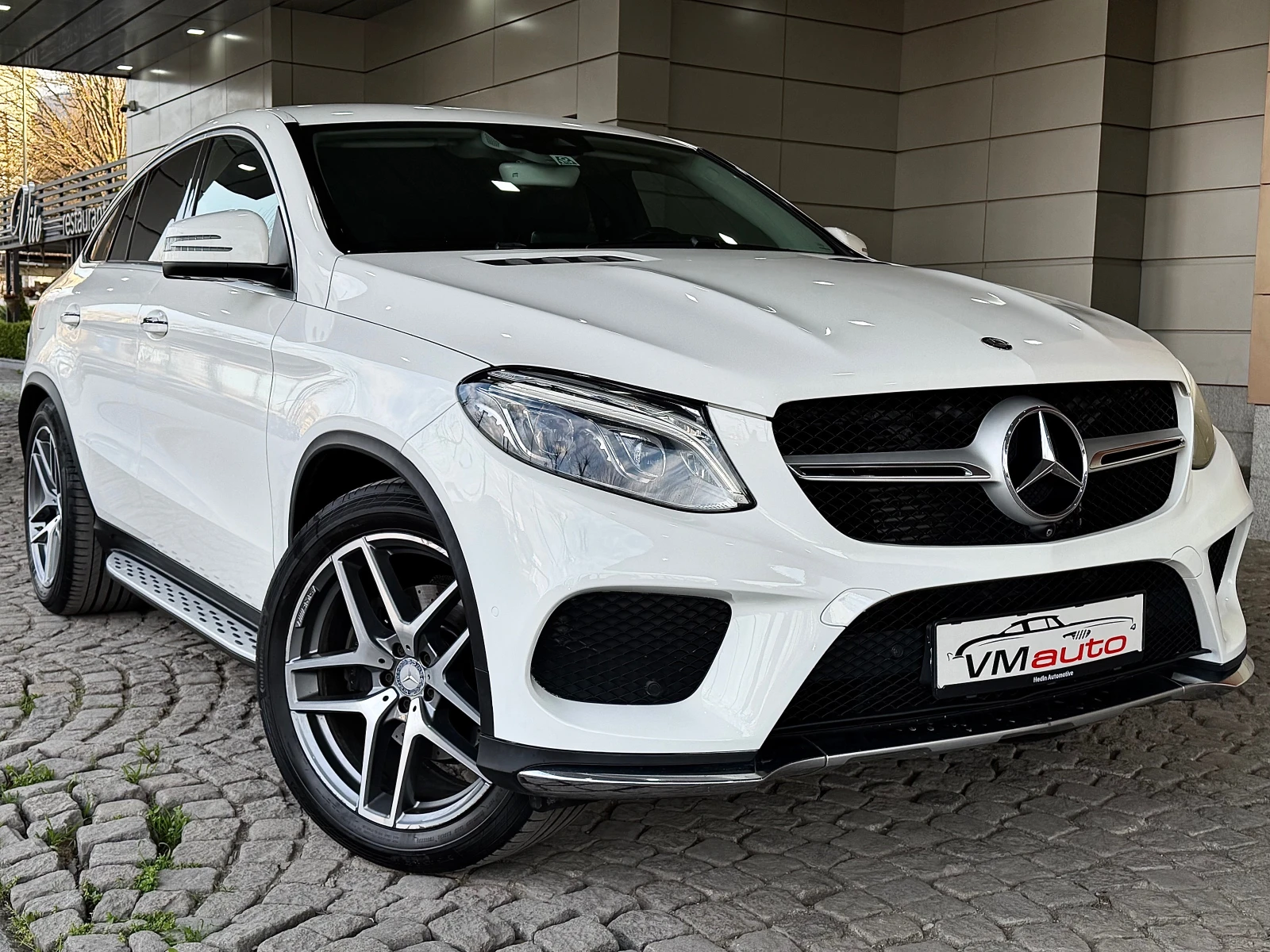 Mercedes-Benz GLE 350 AMG * OBDUH* KeyLess* Cam360* BlindSpot* Podgrev* , снимка 3 - Автомобили и джипове - 54129085