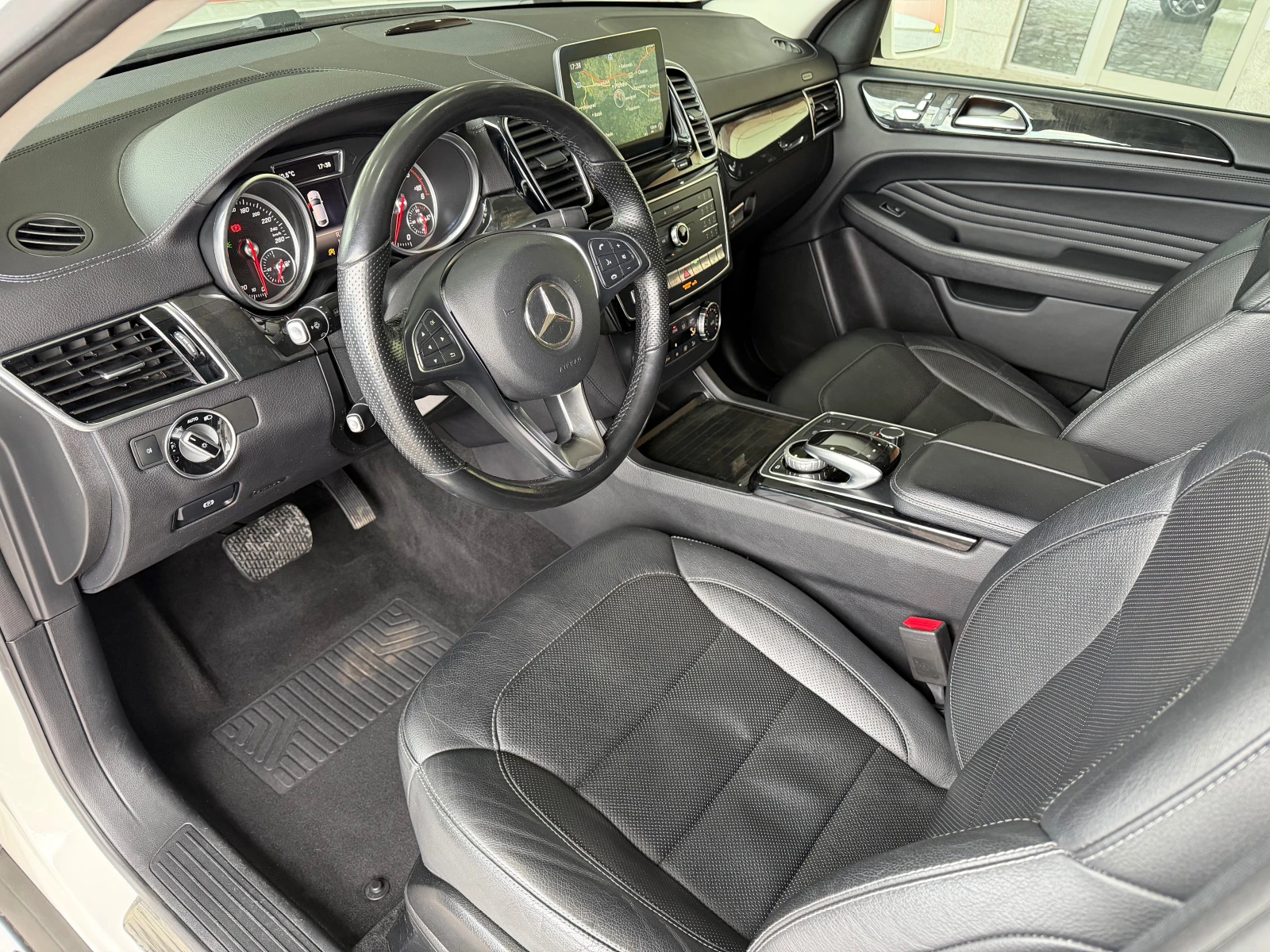 Mercedes-Benz GLE 350 AMG * OBDUH* KeyLess* Cam360* BlindSpot* Podgrev* , снимка 10 - Автомобили и джипове - 54129085