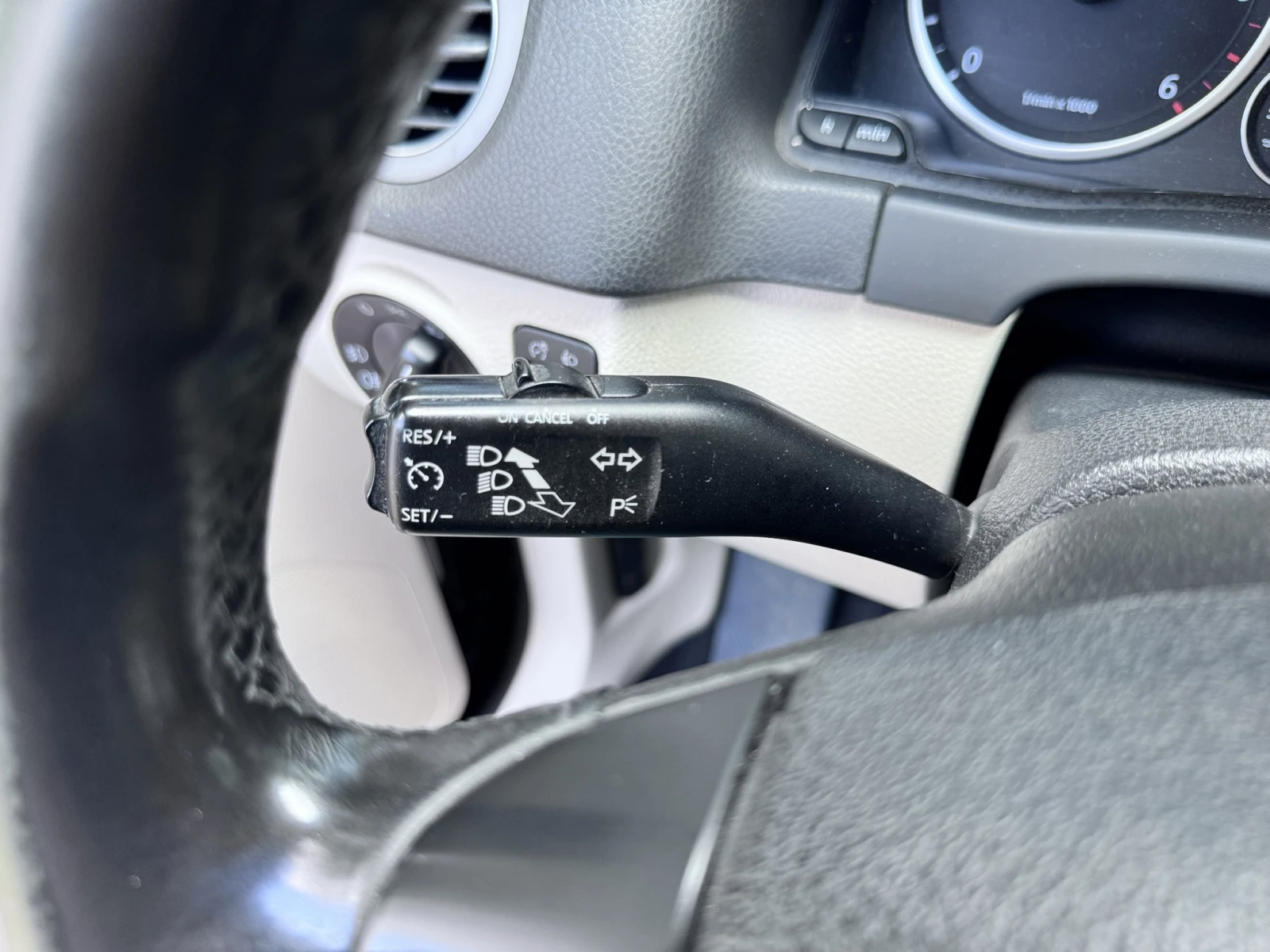 VW Tiguan 4x4, снимка 14 - Автомобили и джипове - 54944263