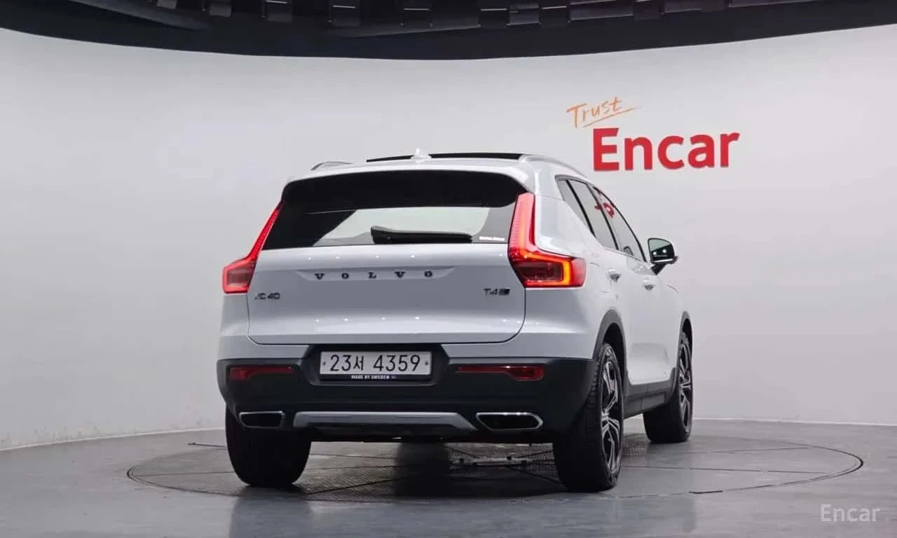 Volvo XC40, снимка 3 - Автомобили и джипове - 56687104