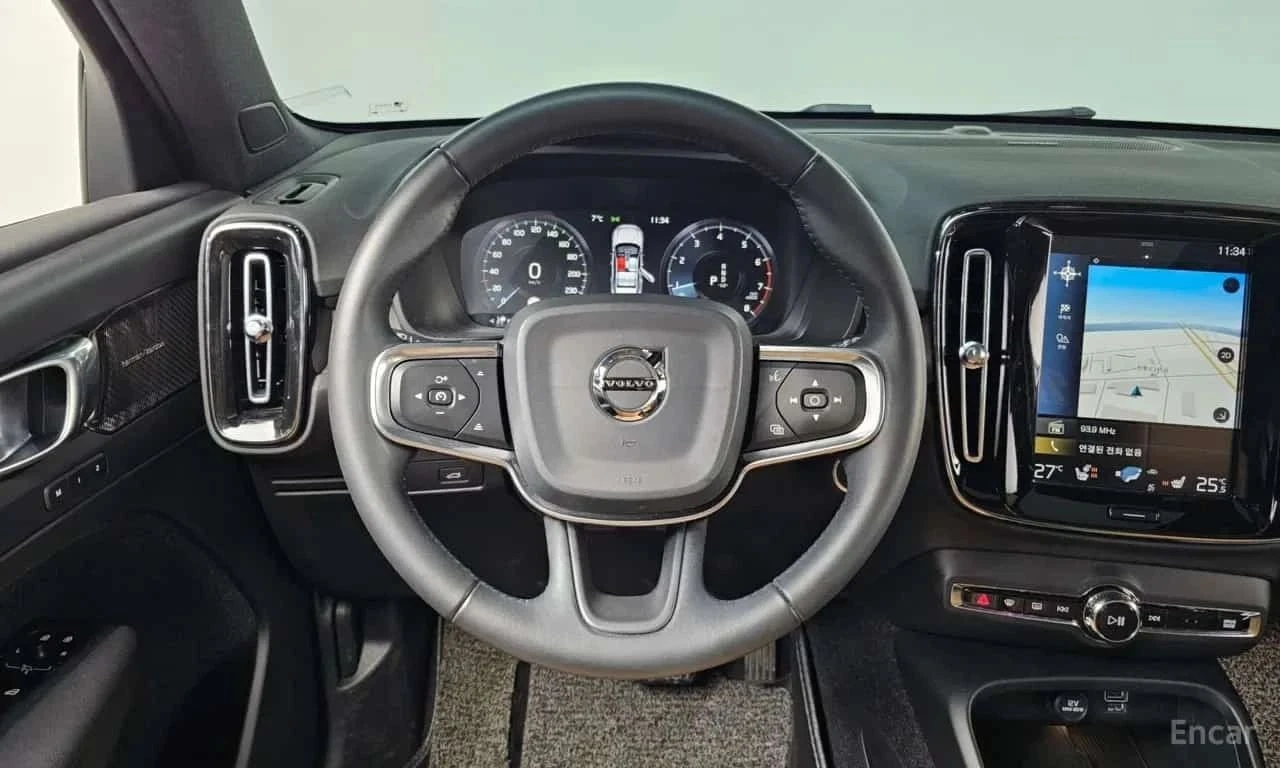 Volvo XC40, снимка 12 - Автомобили и джипове - 56687104
