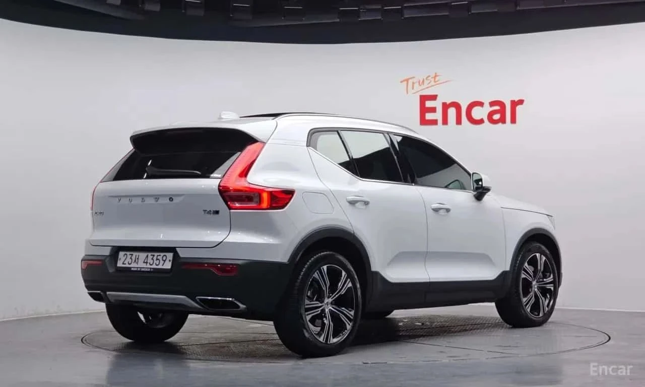 Volvo XC40, снимка 2 - Автомобили и джипове - 56687104