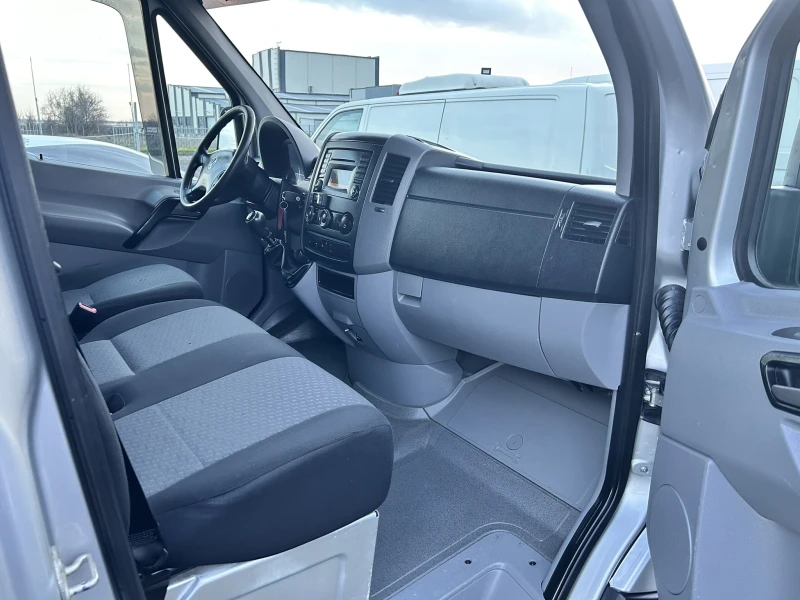 VW Crafter 2.0TDI* Klima* NAVI* Подгрев* Euro5, снимка 9 - Бусове и автобуси - 53101405