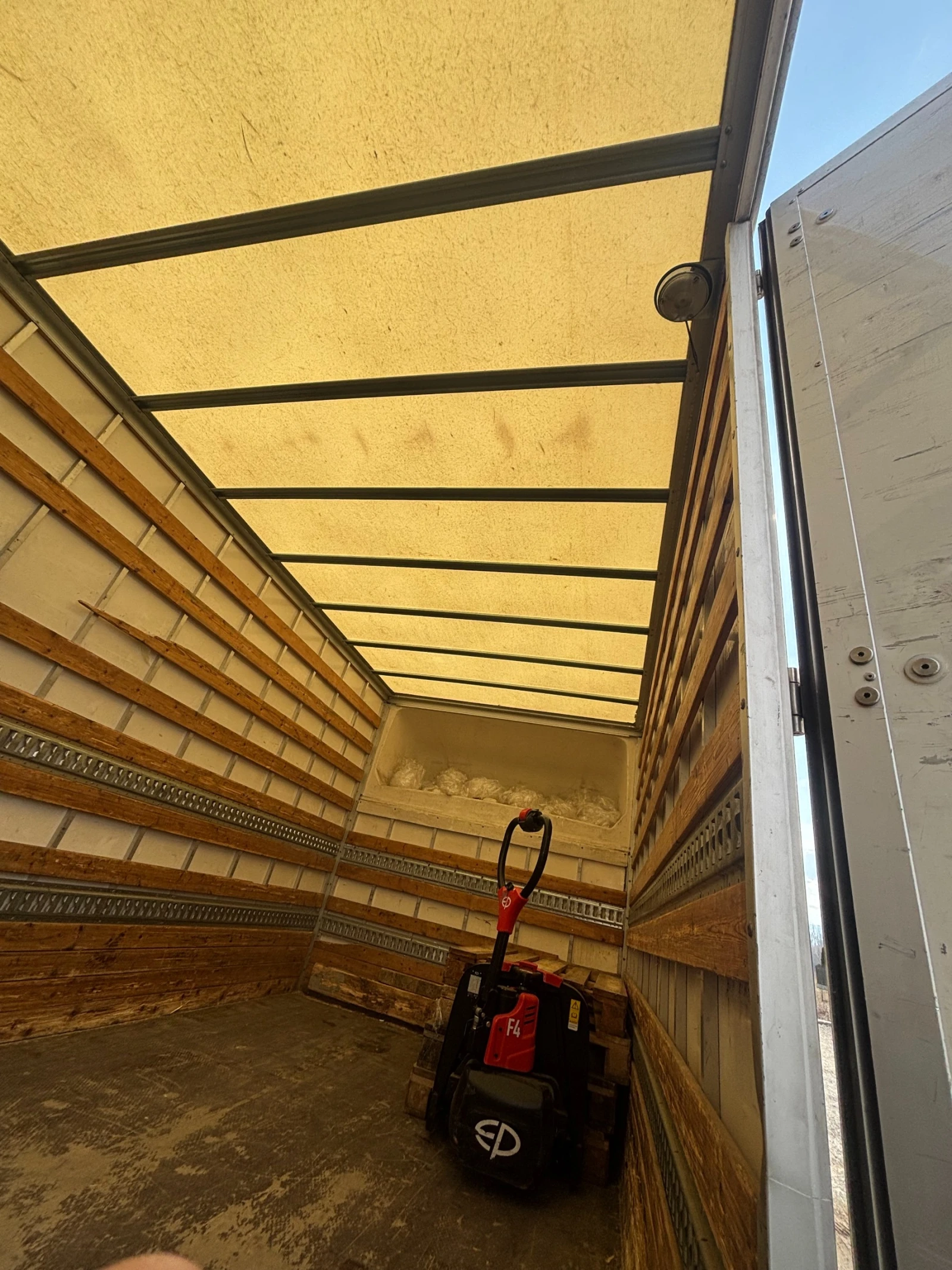 VW Crafter Падащ борд 2.0, 6 скорости, снимка 9 - Бусове и автобуси - 53721878