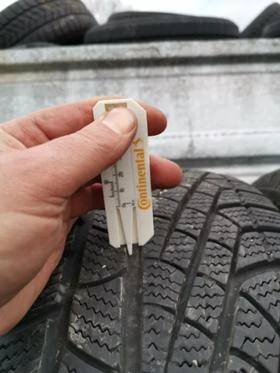 Гуми Зимни 235/55R17, снимка 3