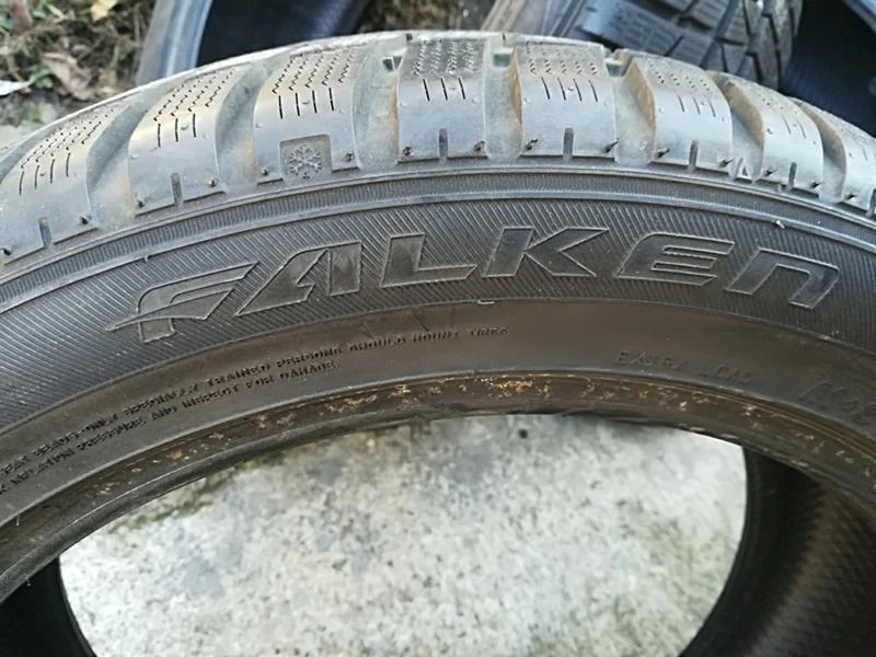 Гуми Зимни 215/50R17, снимка 3 - Гуми и джанти - 23733267