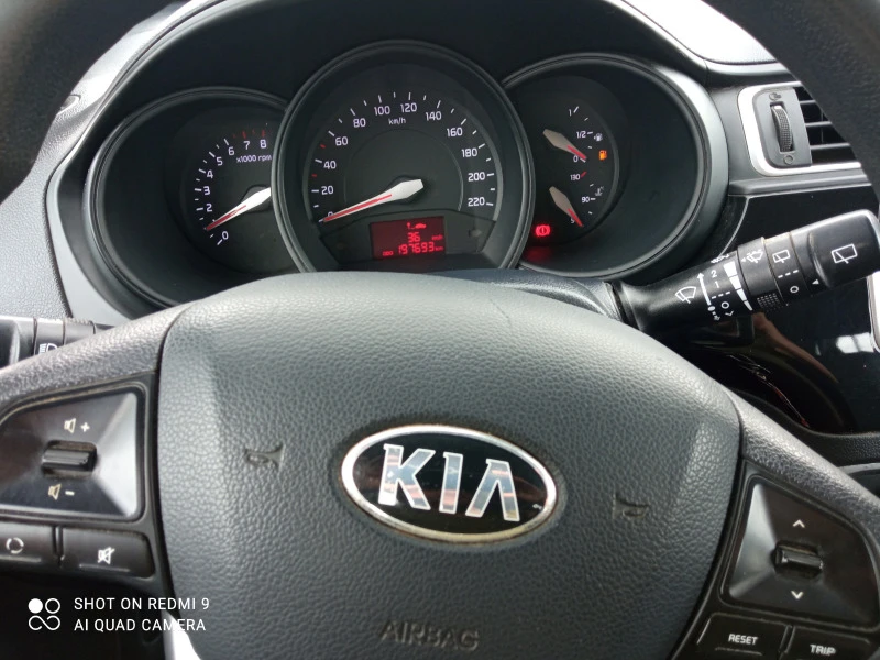 Kia Rio 1.3 бензин , снимка 10 - Автомобили и джипове - 45333843