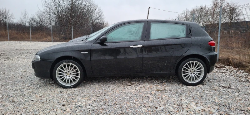 Alfa Romeo 147 1.6 TS 16V Distinctive, снимка 1 - Автомобили и джипове - 48669097