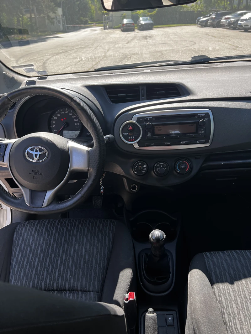 Toyota Yaris, снимка 11 - Автомобили и джипове - 52580452