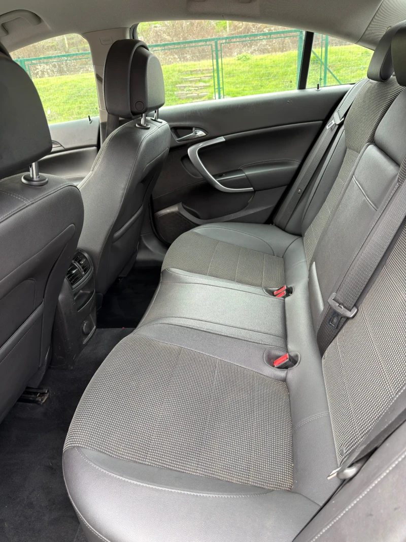 Opel Insignia 2.0 CDTI, снимка 14 - Автомобили и джипове - 52644385