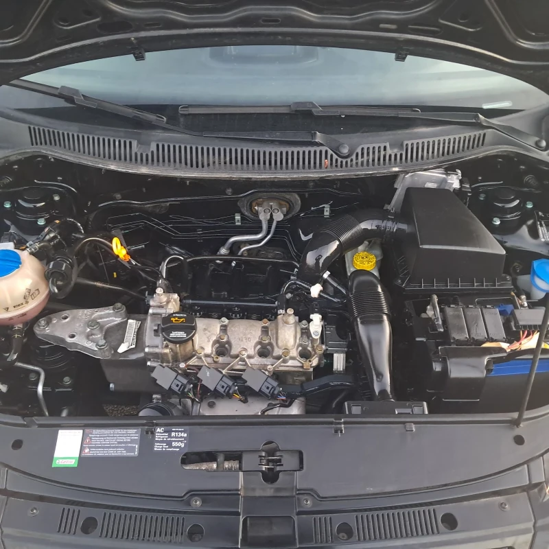 VW Polo 1 2i, снимка 14 - Автомобили и джипове - 53013971