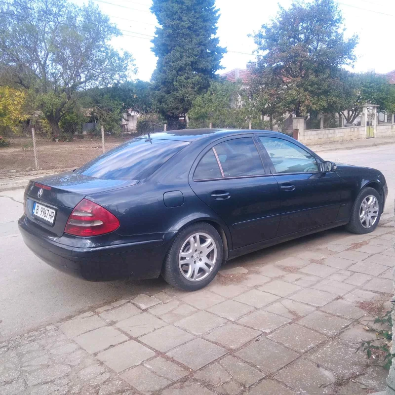 Mercedes-Benz E 220, снимка 3 - Автомобили и джипове - 53434005