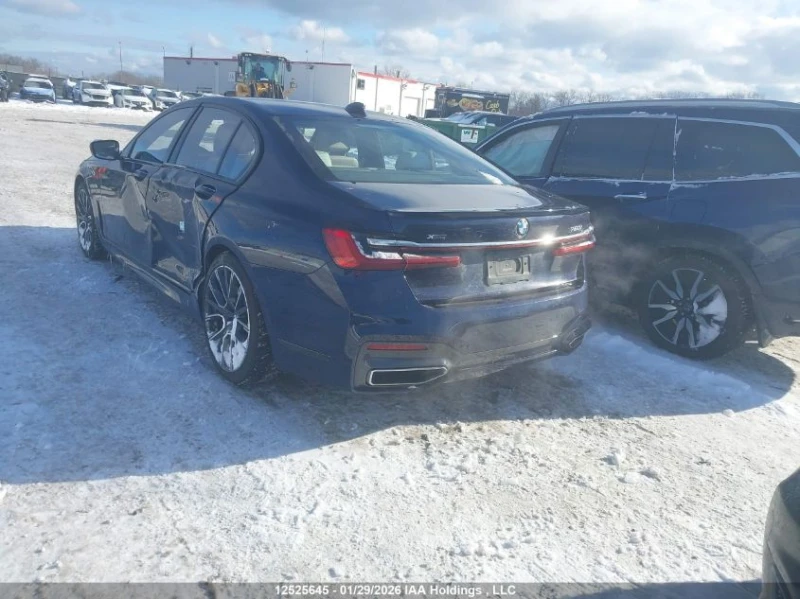 BMW 750 MPACK* AMBIENT* HEADUP* HARMAN* ВАКУМ, снимка 4 - Автомобили и джипове - 53452993