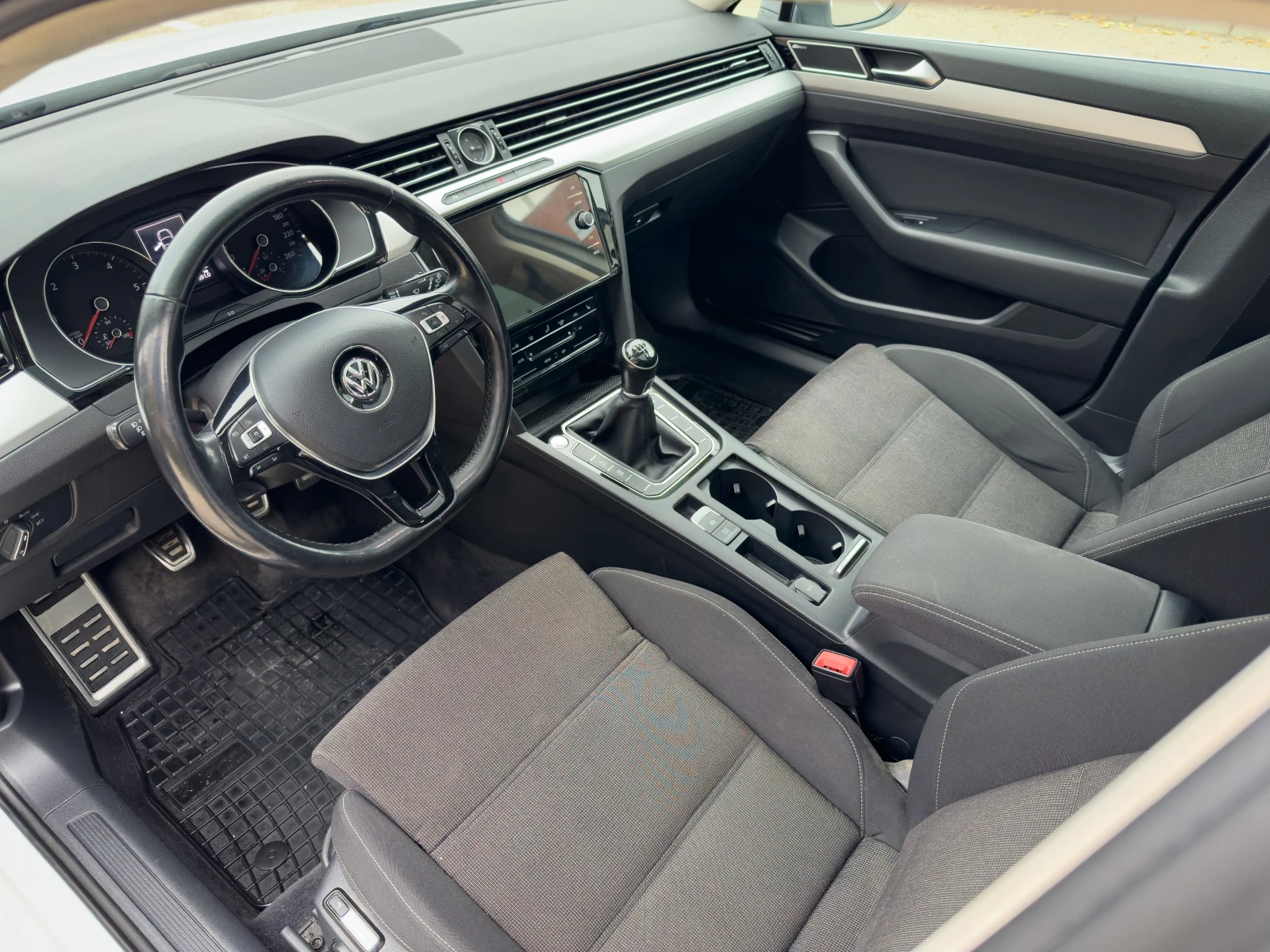 VW Passat 2.0 TDI DYNAUDIO, ПАНОРАМА - изображение 10