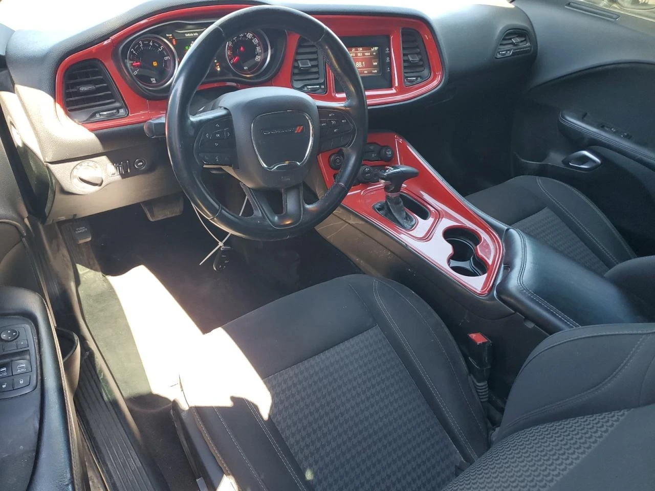 Dodge Challenger  - изображение 8