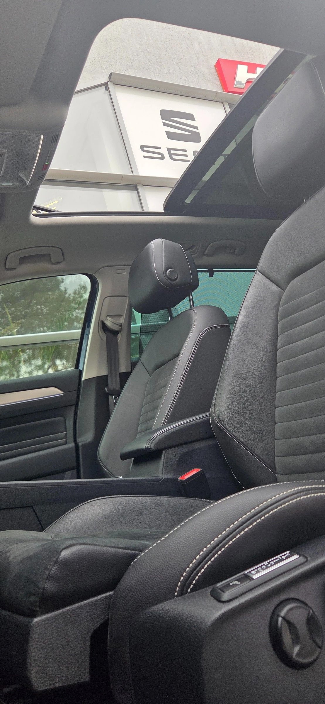 VW Passat Elegance-MATRIX-Кожа-Дигитал 200к.с. 4Motion - изображение 7