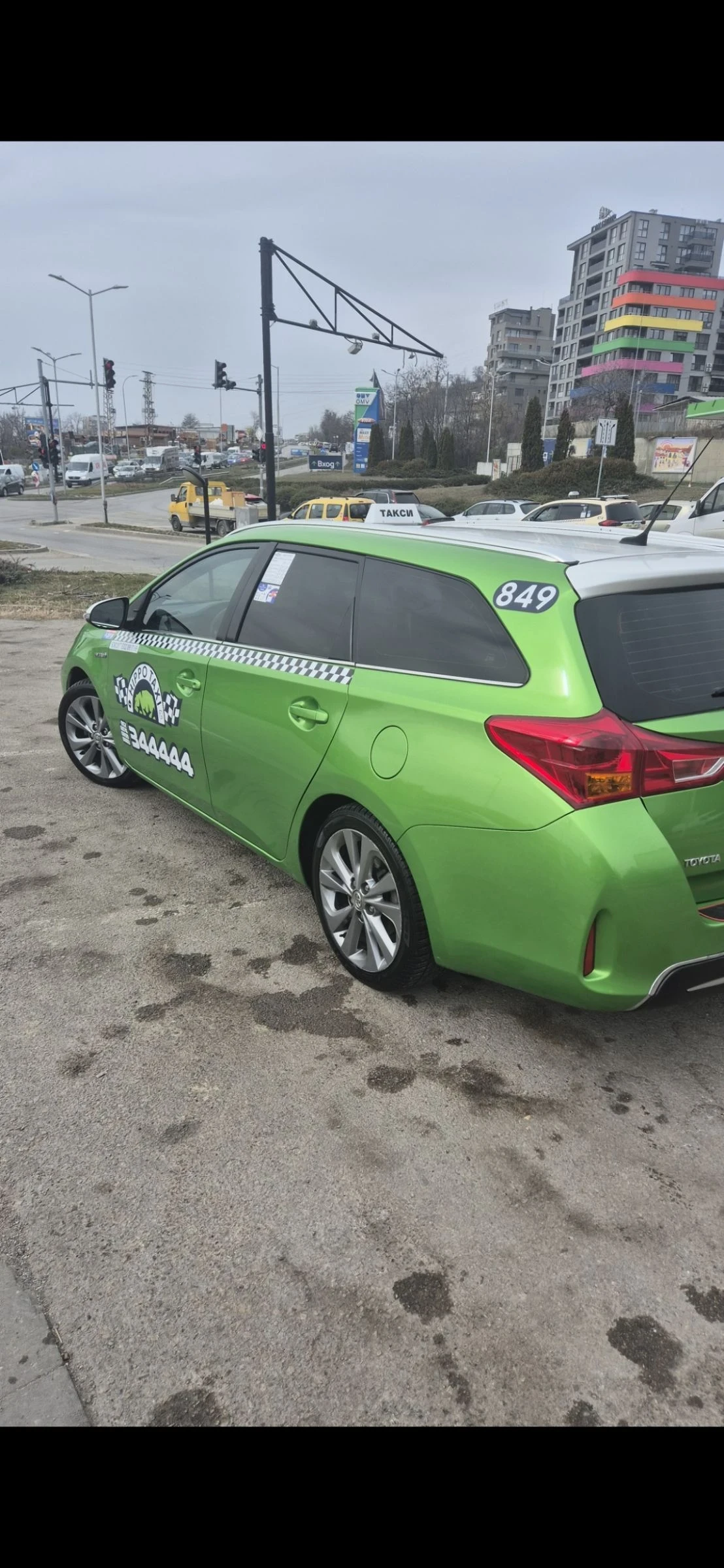 Toyota Auris 1.8 HYBRID Taxi - изображение 2