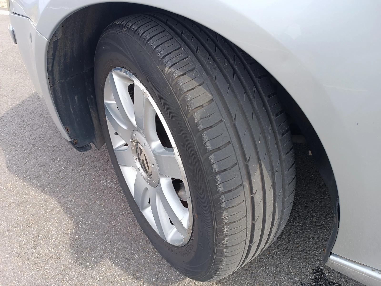 VW Golf Mk5 1.6 FSI, снимка 8 - Автомобили и джипове - 53939319