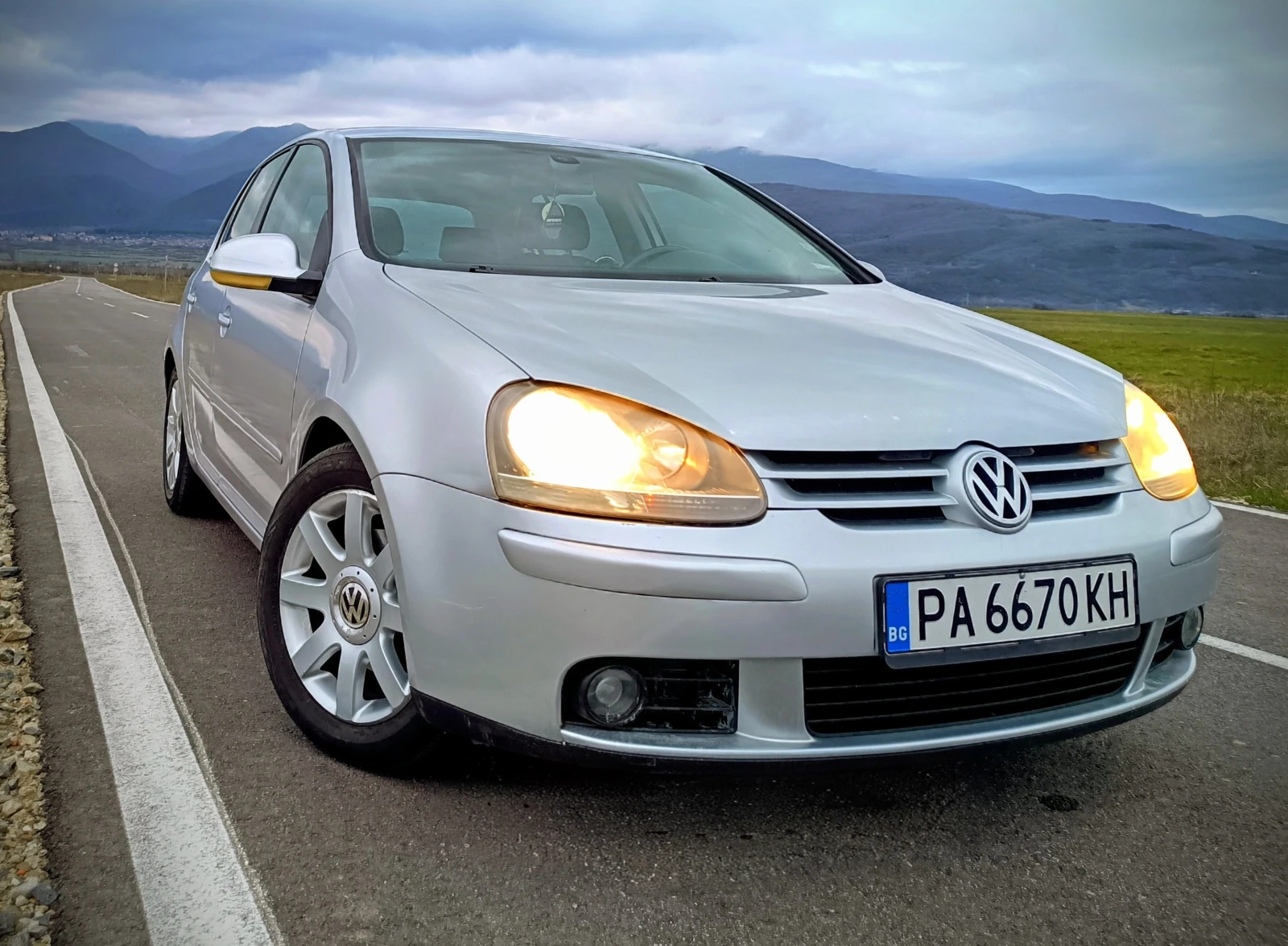 VW Golf Mk5 1.6 FSI, снимка 3 - Автомобили и джипове - 53939319