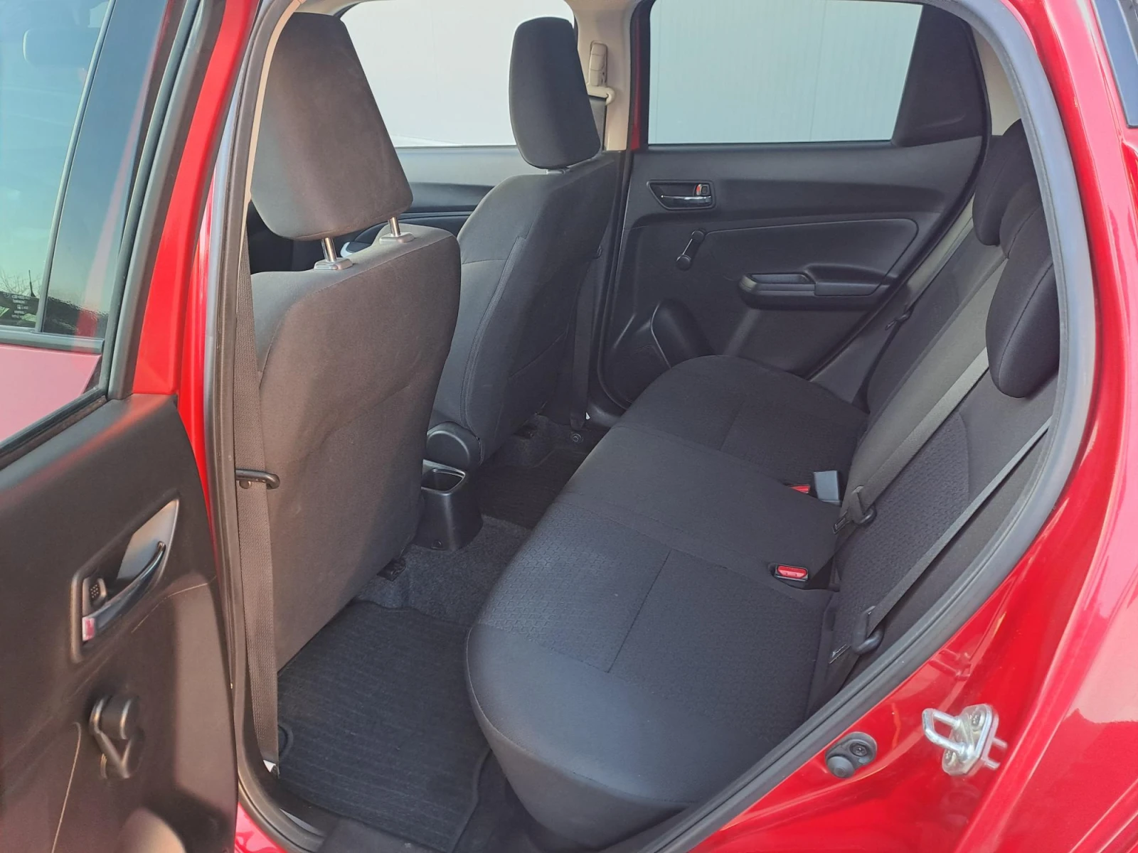 Suzuki Swift 1.2 GL+ MHEV Dual jet, снимка 12 - Автомобили и джипове - 54691290