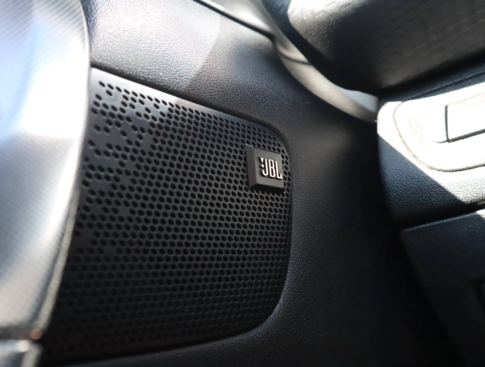 Peugeot 2008 1.6 HDI, снимка 13 - Автомобили и джипове - 55929139