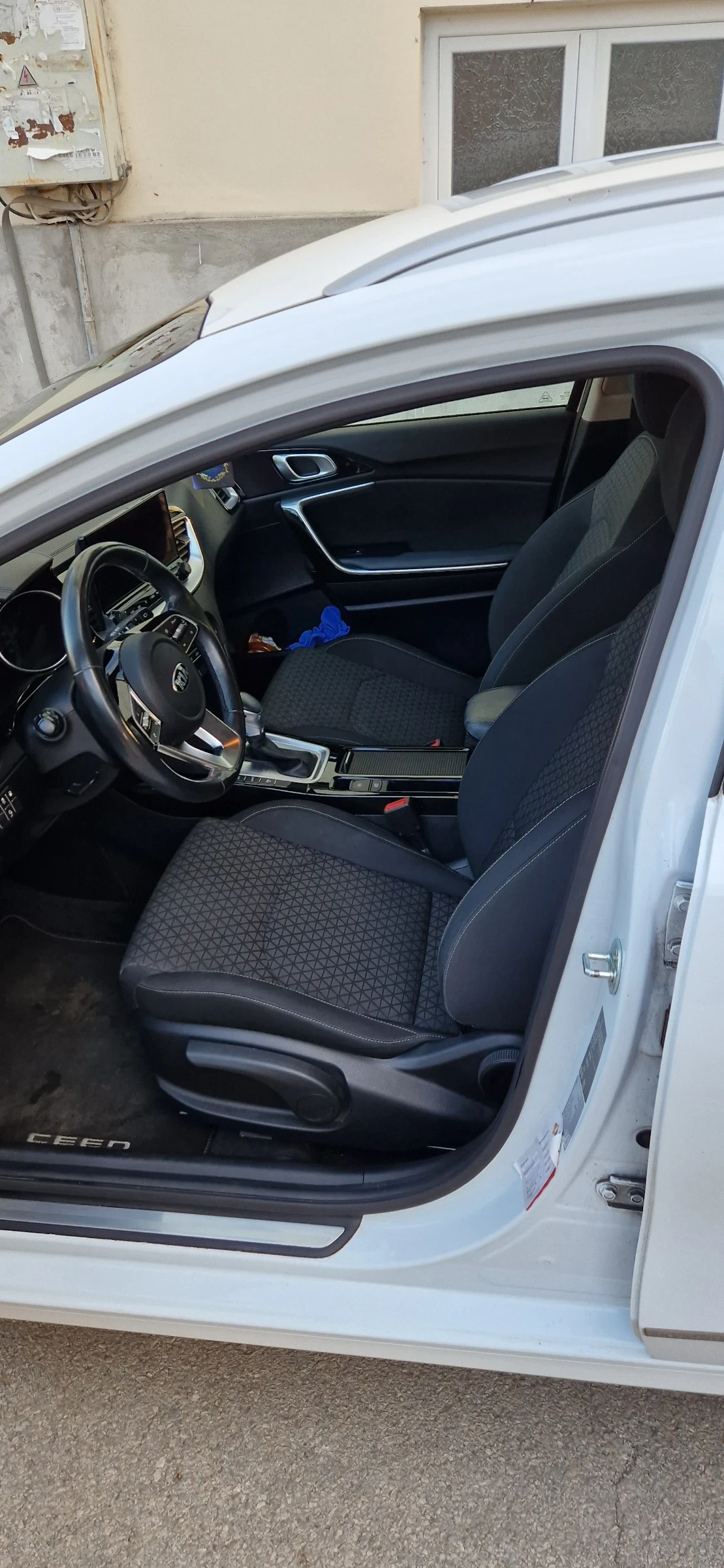 Kia Ceed 1.6 PHEV, снимка 5 - Автомобили и джипове - 56381073