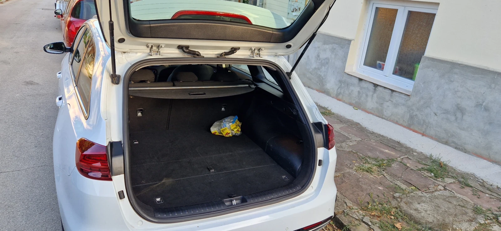 Kia Ceed 1.6 PHEV, снимка 3 - Автомобили и джипове - 56381073