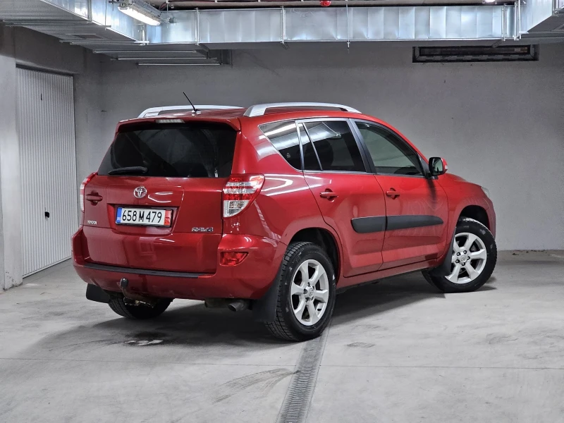 Toyota Rav4 2.2 D4D, снимка 7 - Автомобили и джипове - 47441215