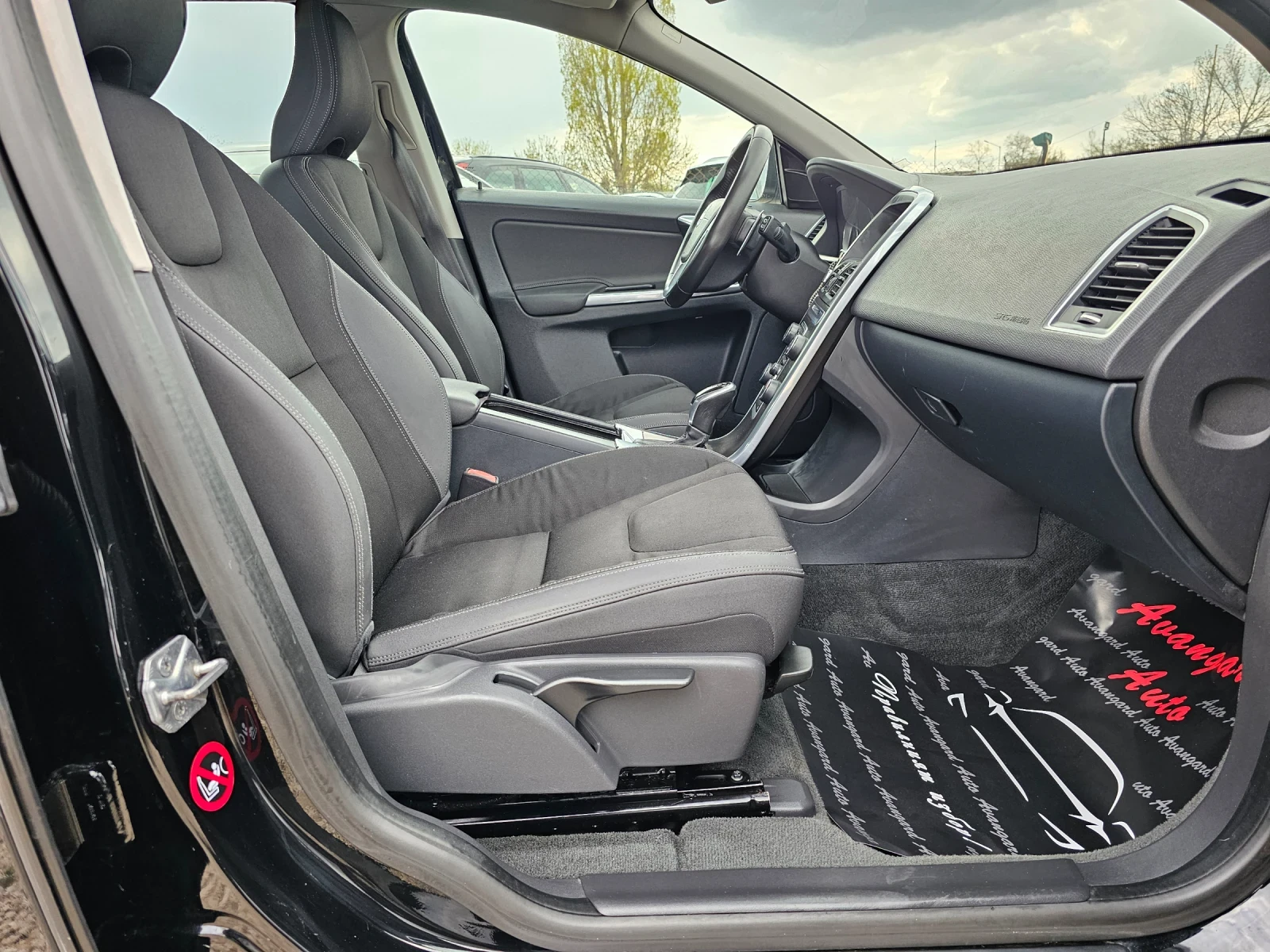 Volvo XC60 2.4D, 163к.с. 4x4 - изображение 9