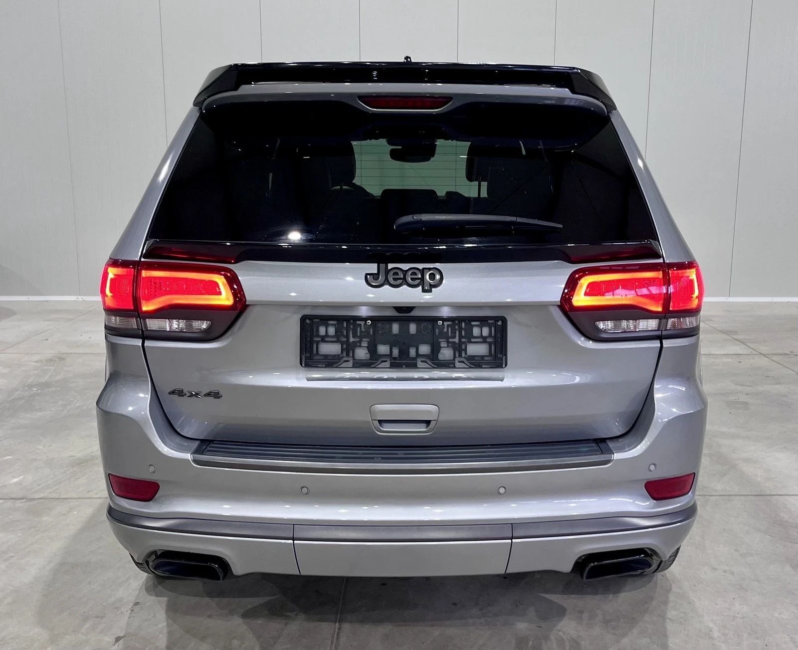 Jeep Grand cherokee OVERLAND 5.7 HEMI 4x4-SRT ФЕЙС, БЕНЗИН - изображение 4