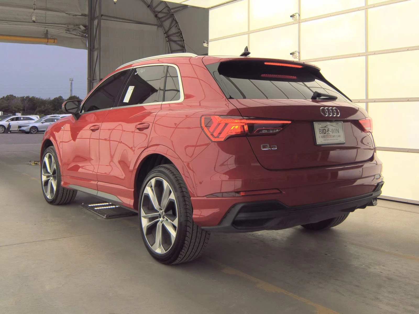 Audi Q3 Premium Plus S-Line* Matrix* 8ZF* Диг.табло* Пано* - изображение 6