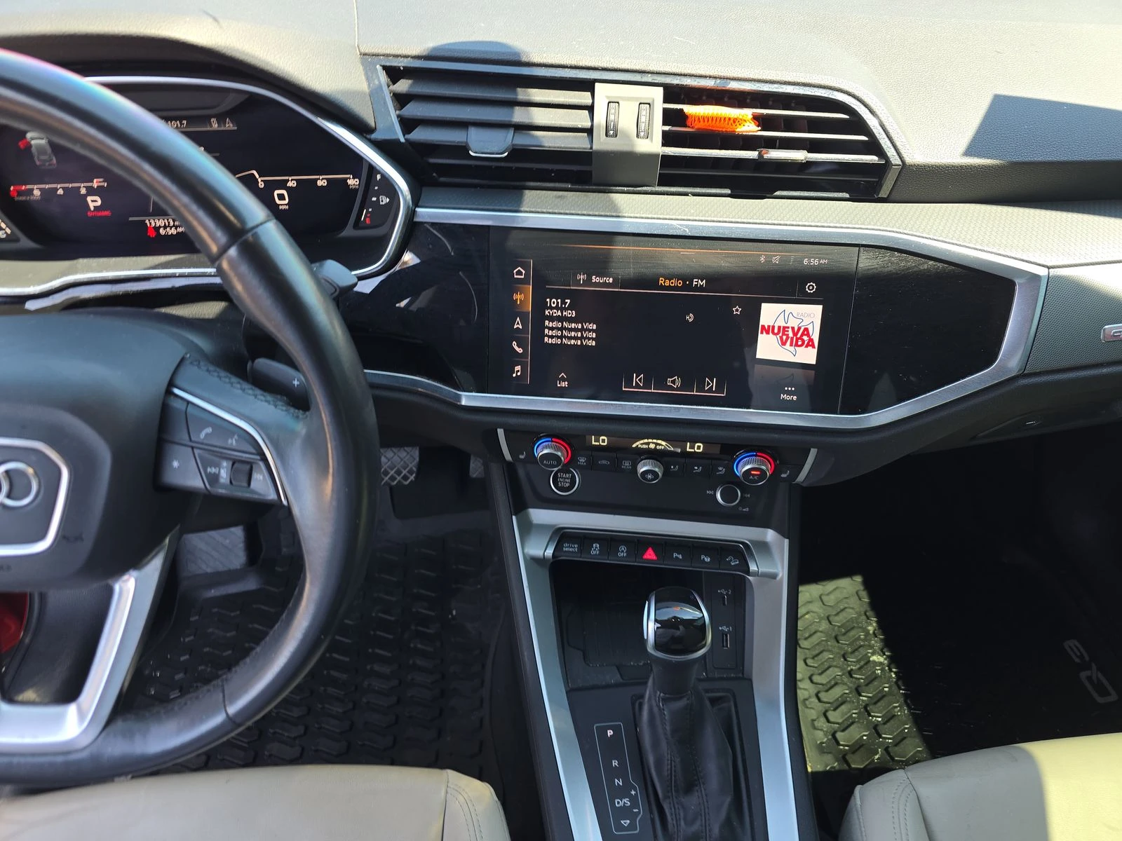 Audi Q3 Premium Plus S-Line* Matrix* 8ZF* Диг.табло* Пано* - изображение 10