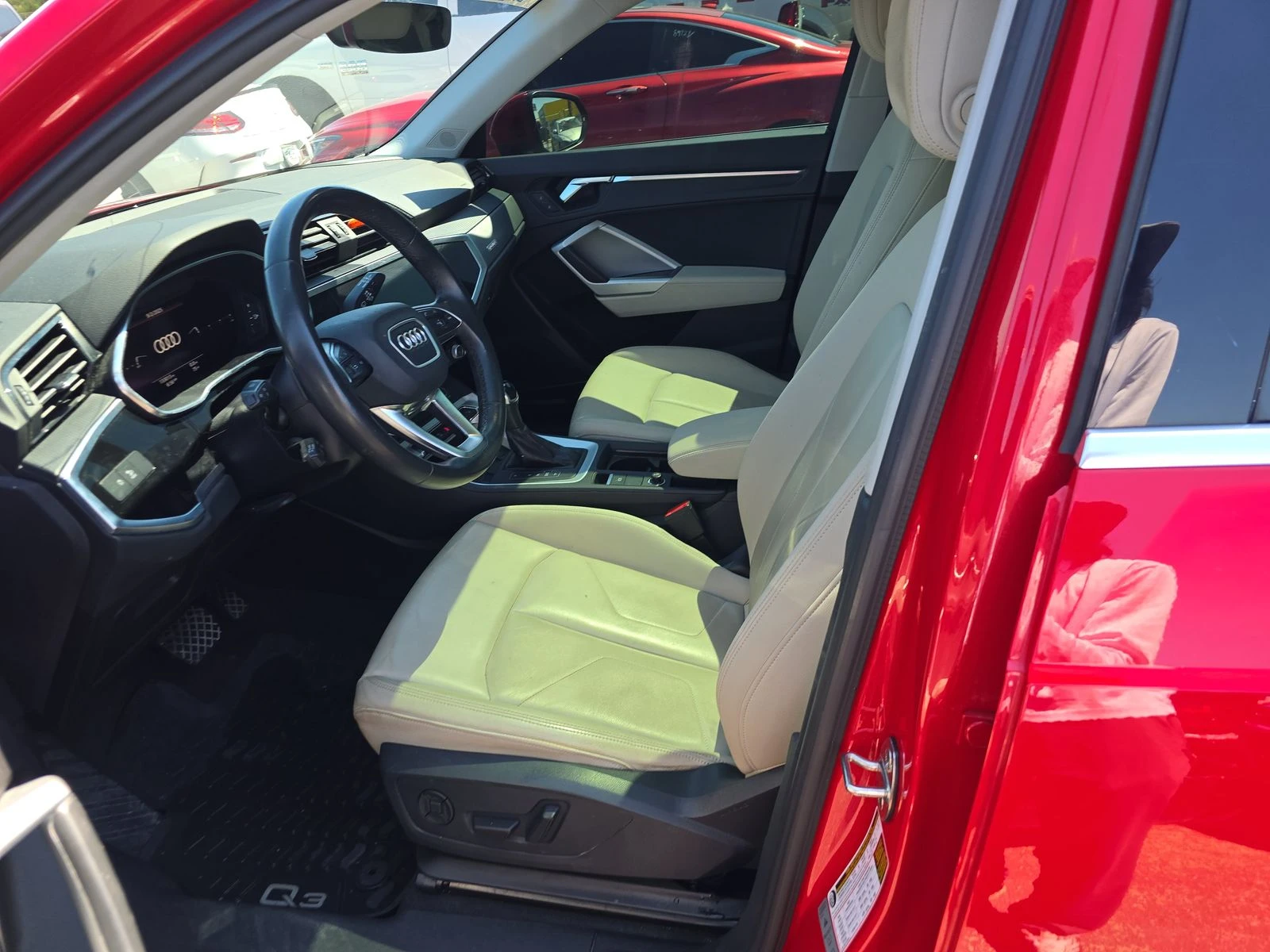 Audi Q3 Premium Plus S-Line* Matrix* 8ZF* Диг.табло* Пано* - изображение 7