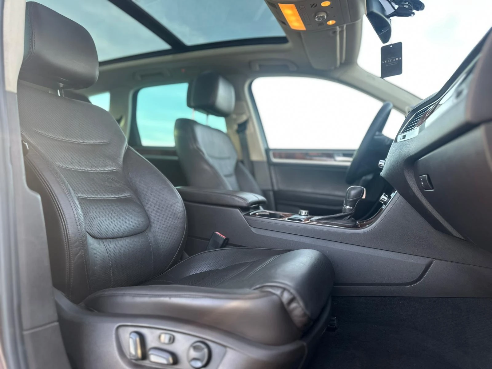 VW Touareg / 3.0D / 245 HP / СМЕНЕНИ ВЕРИГИ  / ОБСЛУЖЕН /, снимка 12 - Автомобили и джипове - 53779973