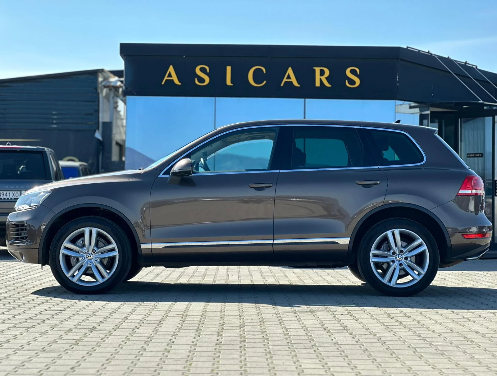 VW Touareg / 3.0D / 245 HP / СМЕНЕНИ ВЕРИГИ  / ОБСЛУЖЕН / - изображение 2