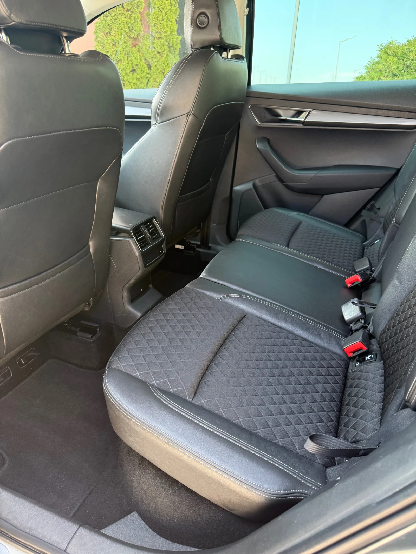 Skoda Karoq 1.5 TSI, снимка 5 - Автомобили и джипове - 53974549