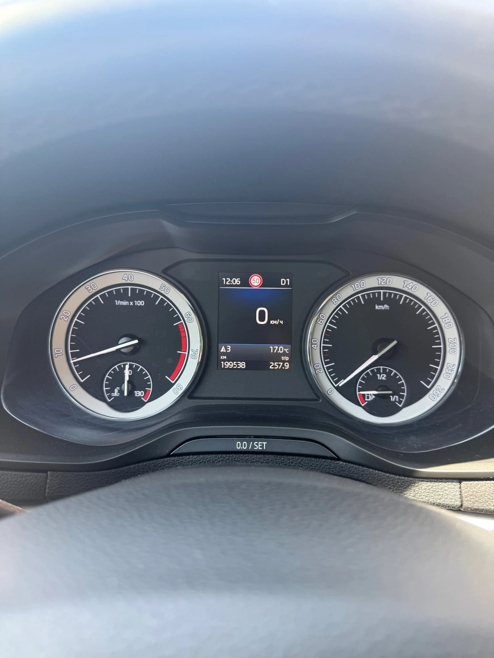 Skoda Karoq 1.5 TSI, снимка 11 - Автомобили и джипове - 53974549